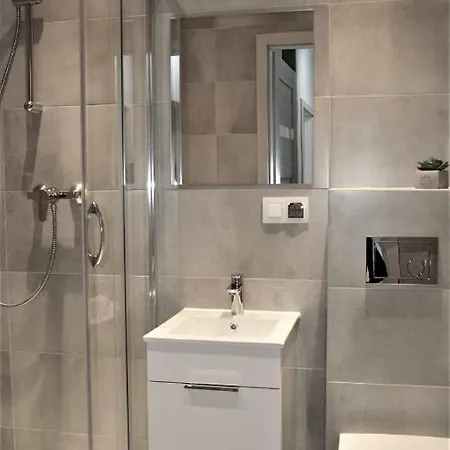 Apartament Five