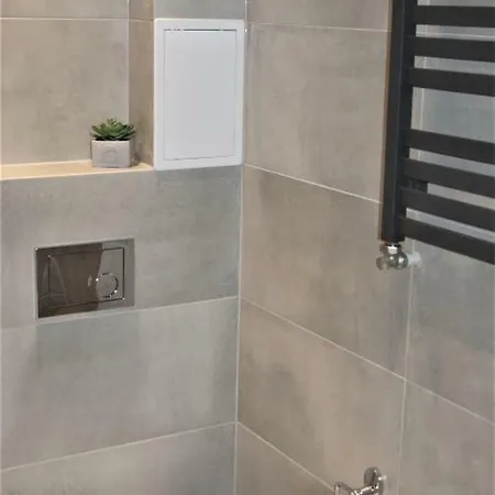 Apartament Five *